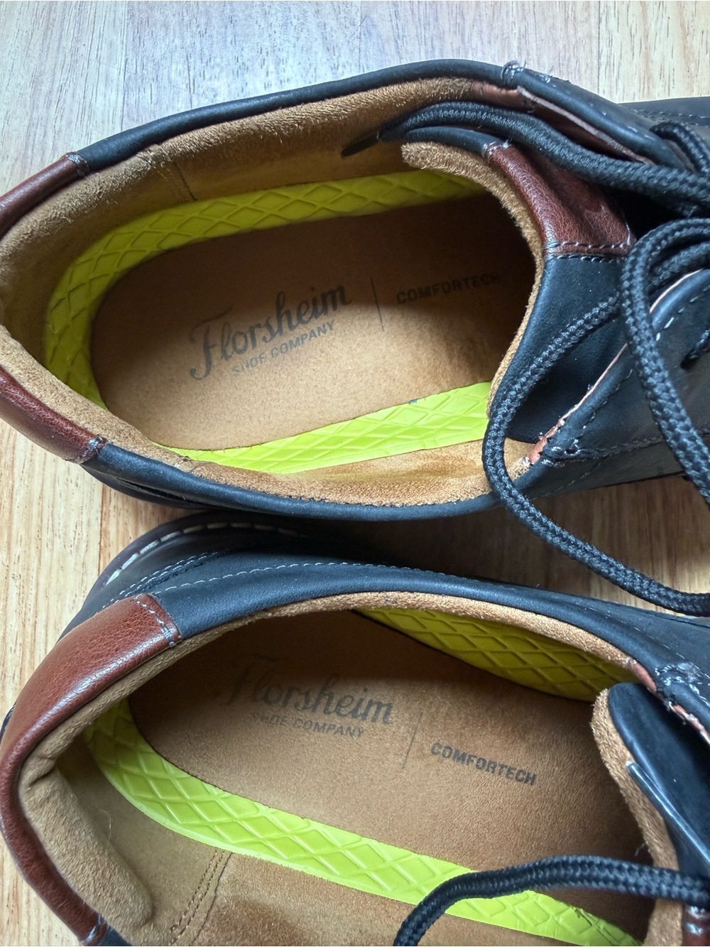 Florsheim Black Leather Lace-Up Casual Dress Shoes with Brown Collar Accent - Picture 4 of 8